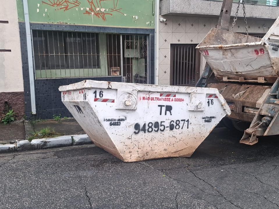 Caçamba de Entulho para Construtora