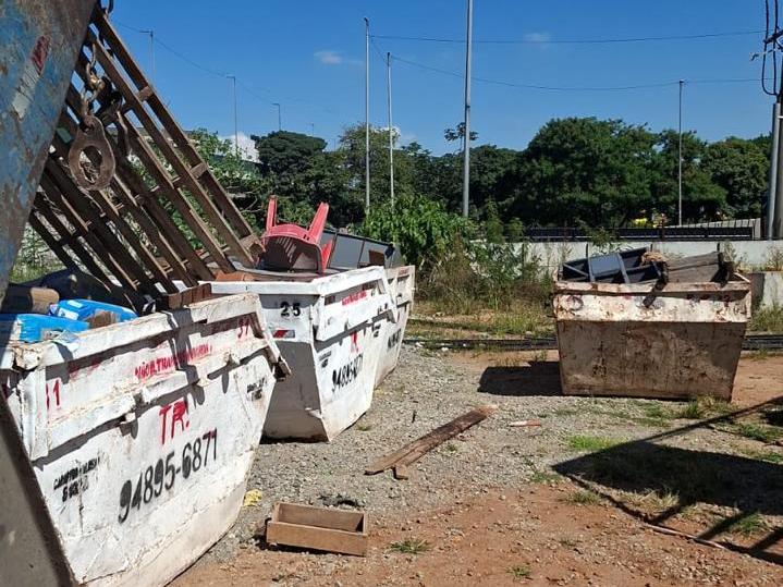 Caçamba de Entulho